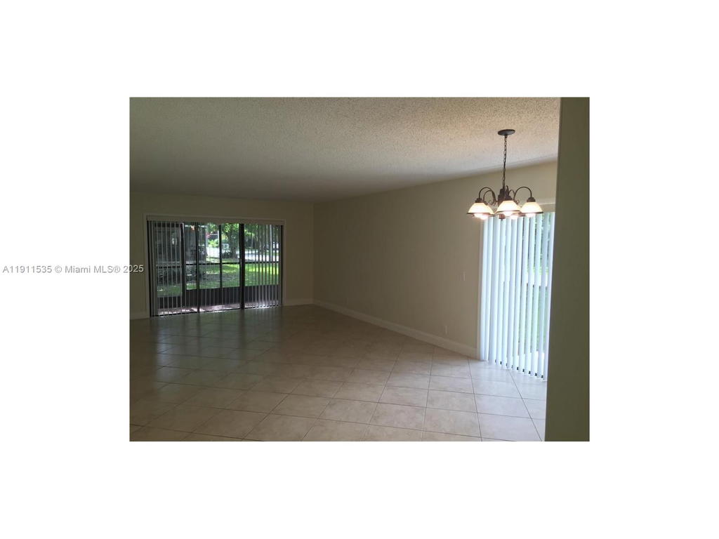 Real estate property located at 415 Lakeview Dr #104, Broward, Racquet Club Apts At Bona, Weston, FL