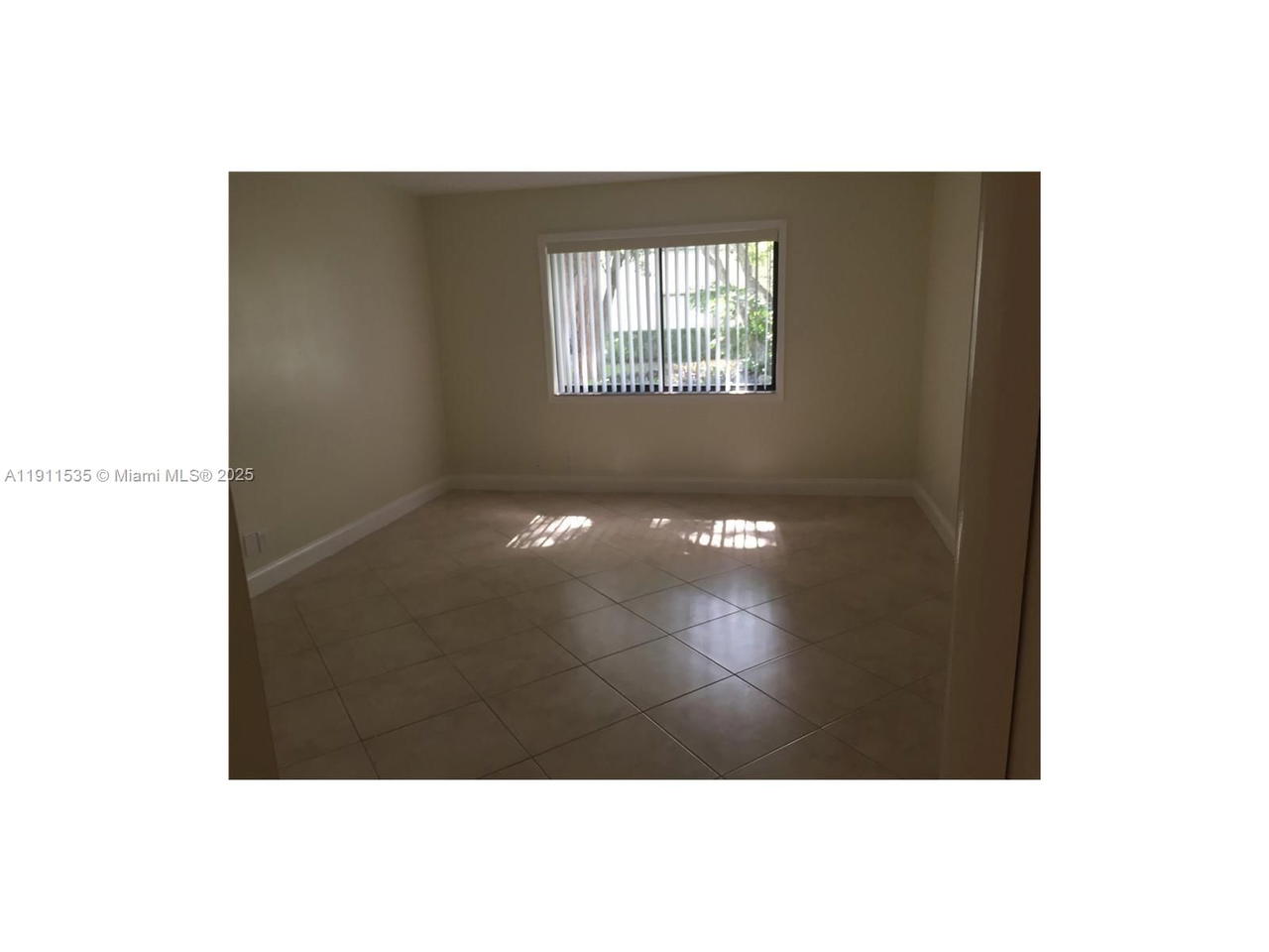 Real estate property located at 415 Lakeview Dr #104, Broward, Racquet Club Apts At Bona, Weston, FL