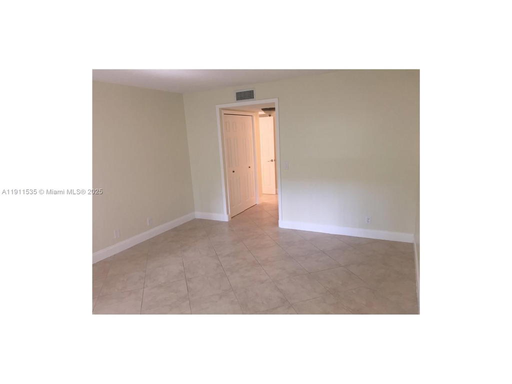 Real estate property located at 415 Lakeview Dr #104, Broward, Racquet Club Apts At Bona, Weston, FL
