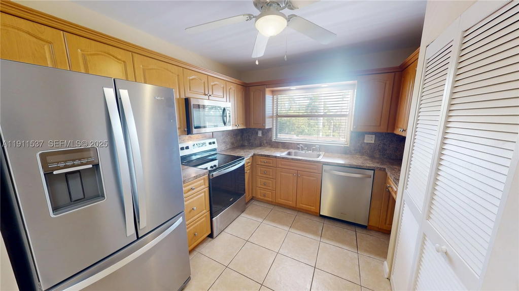 Real estate property located at 9301 Sunrise Lakes Blvd #303, Broward, Sunrise Lakes 95 Condo, Sunrise, FL