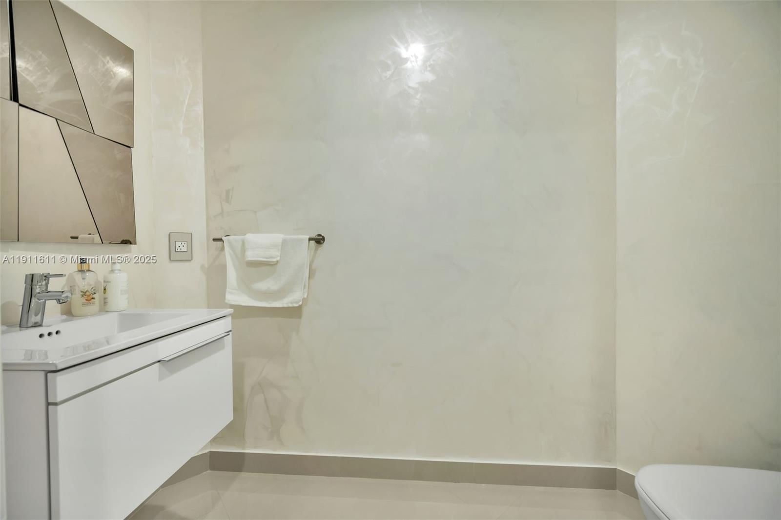 Real estate property located at 17301 Biscayne Blvd #910, Miami-dade, Marina Palms Residences N, North Miami Beach, FL