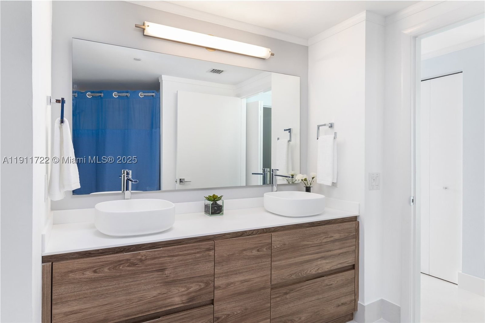 Real estate property located at 2475 Brickell Ave #1907, Miami-dade, The Metropolitan Condo, Miami, FL