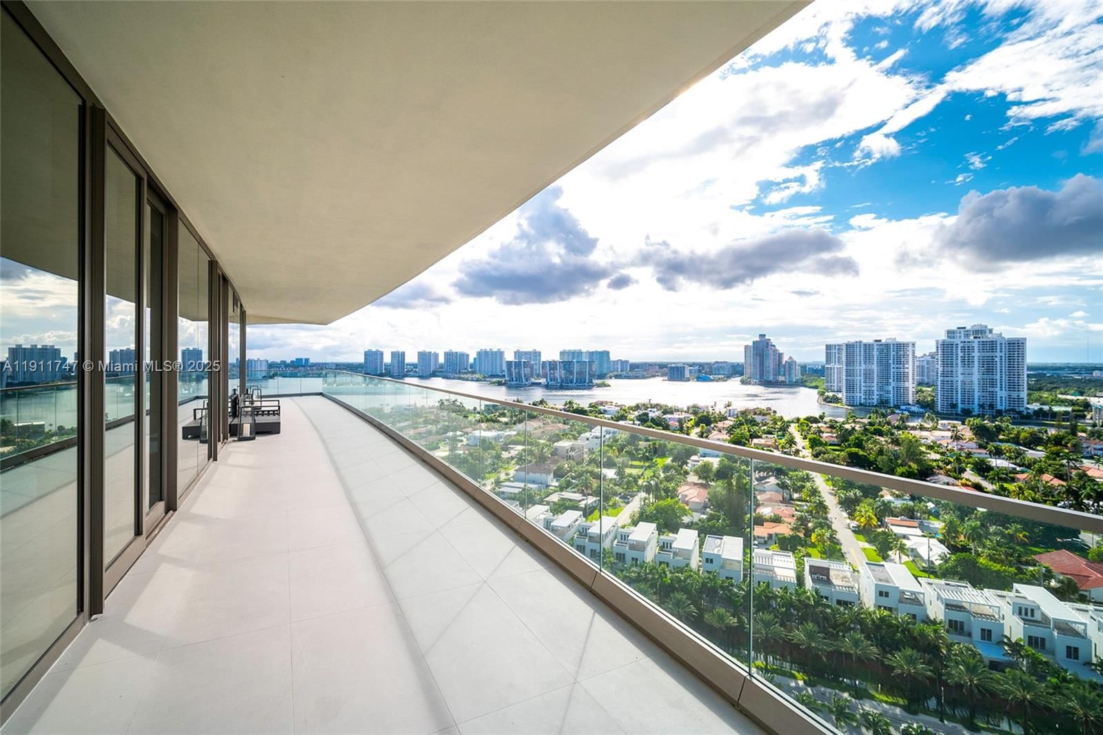 Real estate property located at 18975 Collins Ave #1705, Miami-dade, 18975 Collins Condo, Sunny Isles Beach, FL