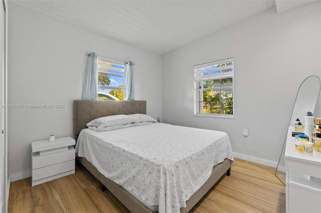 Real estate property located at 580 44th St, Miami-dade, Hialeah 16 Addn Amd & Rev, Hialeah, FL