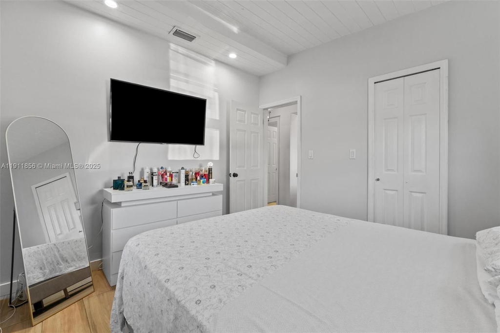 Real estate property located at 580 44th St, Miami-dade, Hialeah 16 Addn Amd & Rev, Hialeah, FL