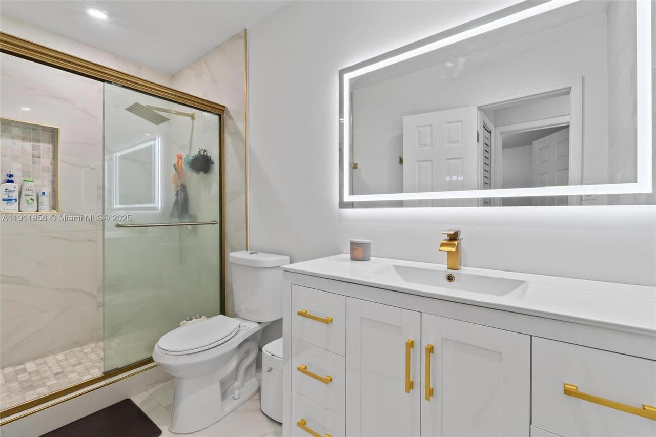 Real estate property located at 580 44th St, Miami-dade, Hialeah 16 Addn Amd & Rev, Hialeah, FL