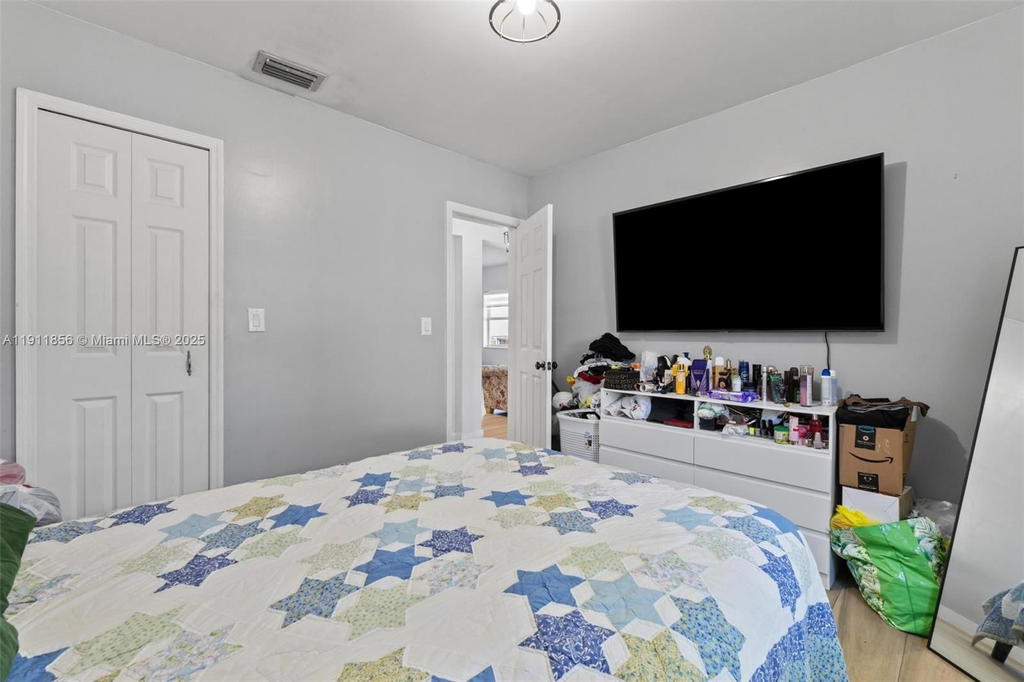 Real estate property located at 580 44th St, Miami-dade, Hialeah 16 Addn Amd & Rev, Hialeah, FL