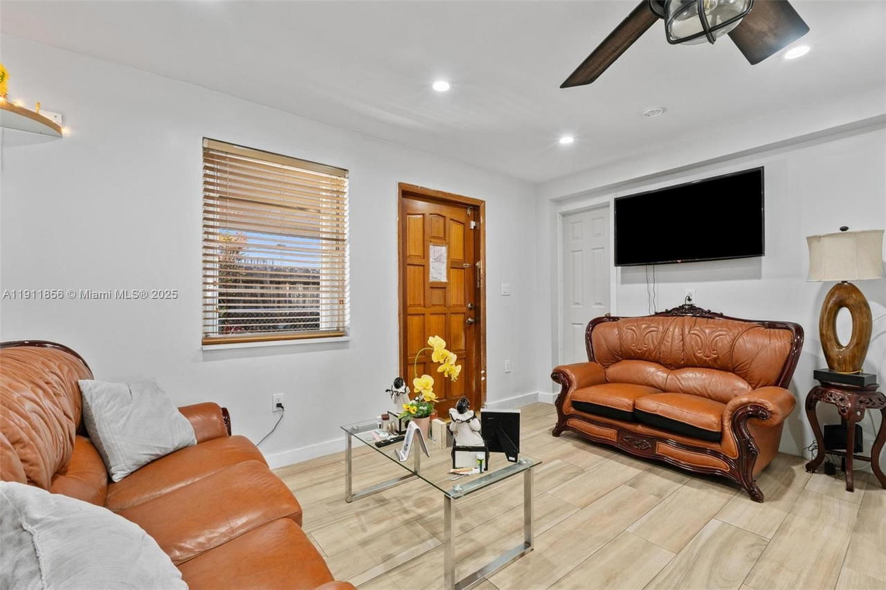 Real estate property located at 580 44th St, Miami-dade, Hialeah 16 Addn Amd & Rev, Hialeah, FL