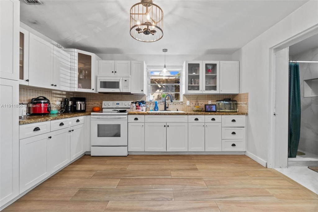 Real estate property located at 580 44th St, Miami-dade, Hialeah 16 Addn Amd & Rev, Hialeah, FL