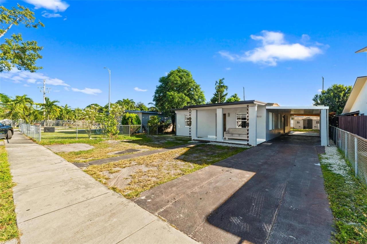 Real estate property located at 580 44th St, Miami-dade, Hialeah 16 Addn Amd & Rev, Hialeah, FL