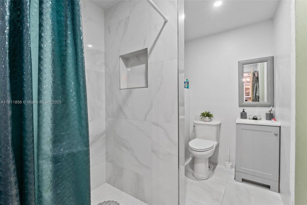 Real estate property located at 580 44th St, Miami-dade, Hialeah 16 Addn Amd & Rev, Hialeah, FL