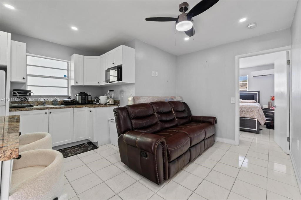 Real estate property located at 580 44th St, Miami-dade, Hialeah 16 Addn Amd & Rev, Hialeah, FL