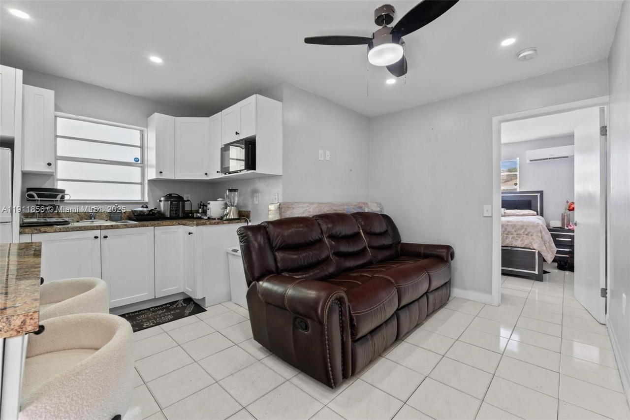 Real estate property located at 580 44th St, Miami-dade, Hialeah 16 Addn Amd & Rev, Hialeah, FL