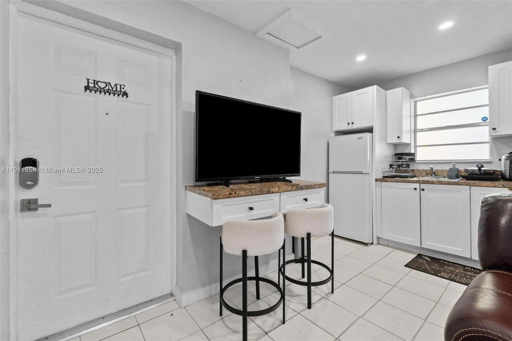 Real estate property located at 580 44th St, Miami-dade, Hialeah 16 Addn Amd & Rev, Hialeah, FL