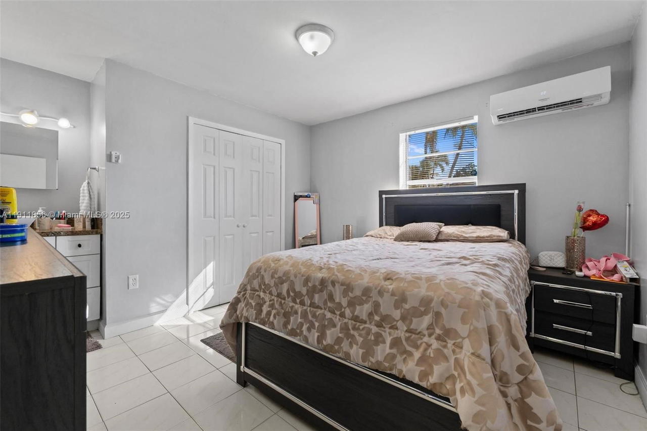 Real estate property located at 580 44th St, Miami-dade, Hialeah 16 Addn Amd & Rev, Hialeah, FL