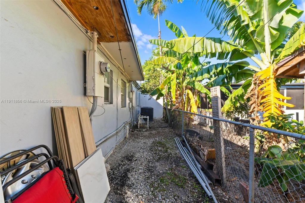 Real estate property located at 580 44th St, Miami-dade, Hialeah 16 Addn Amd & Rev, Hialeah, FL
