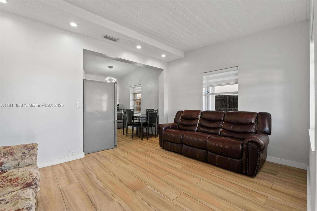 Real estate property located at 580 44th St, Miami-dade, Hialeah 16 Addn Amd & Rev, Hialeah, FL