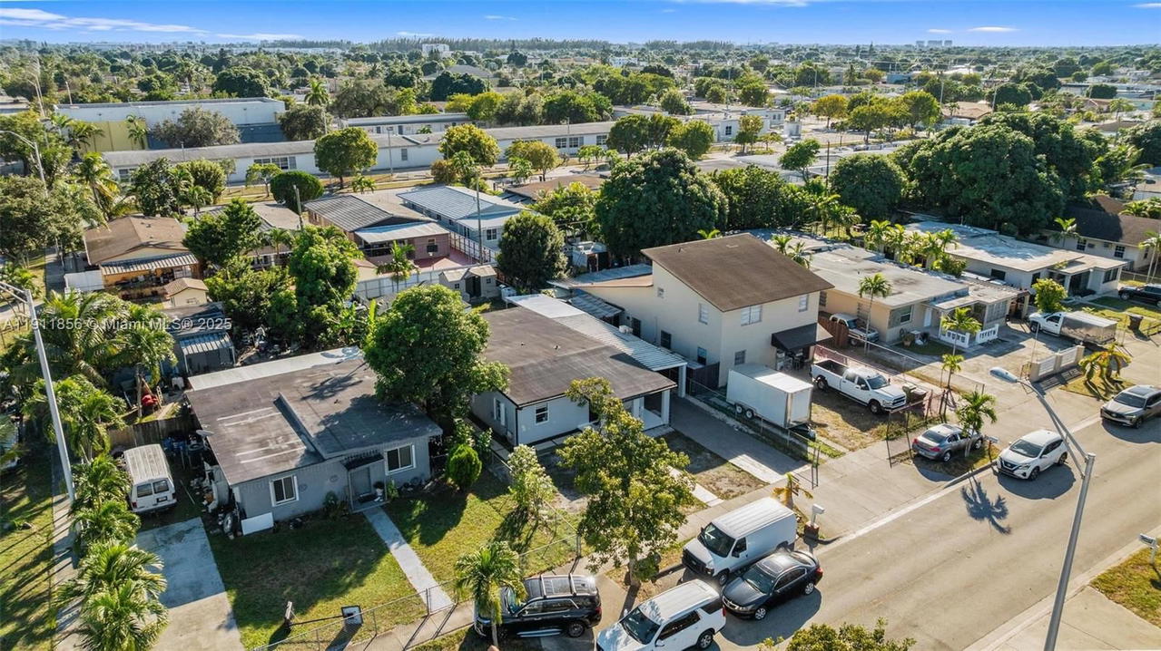 Real estate property located at 580 44th St, Miami-dade, Hialeah 16 Addn Amd & Rev, Hialeah, FL
