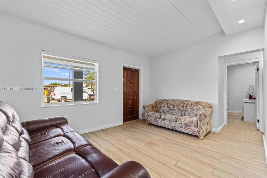 Real estate property located at 580 44th St, Miami-dade, Hialeah 16 Addn Amd & Rev, Hialeah, FL