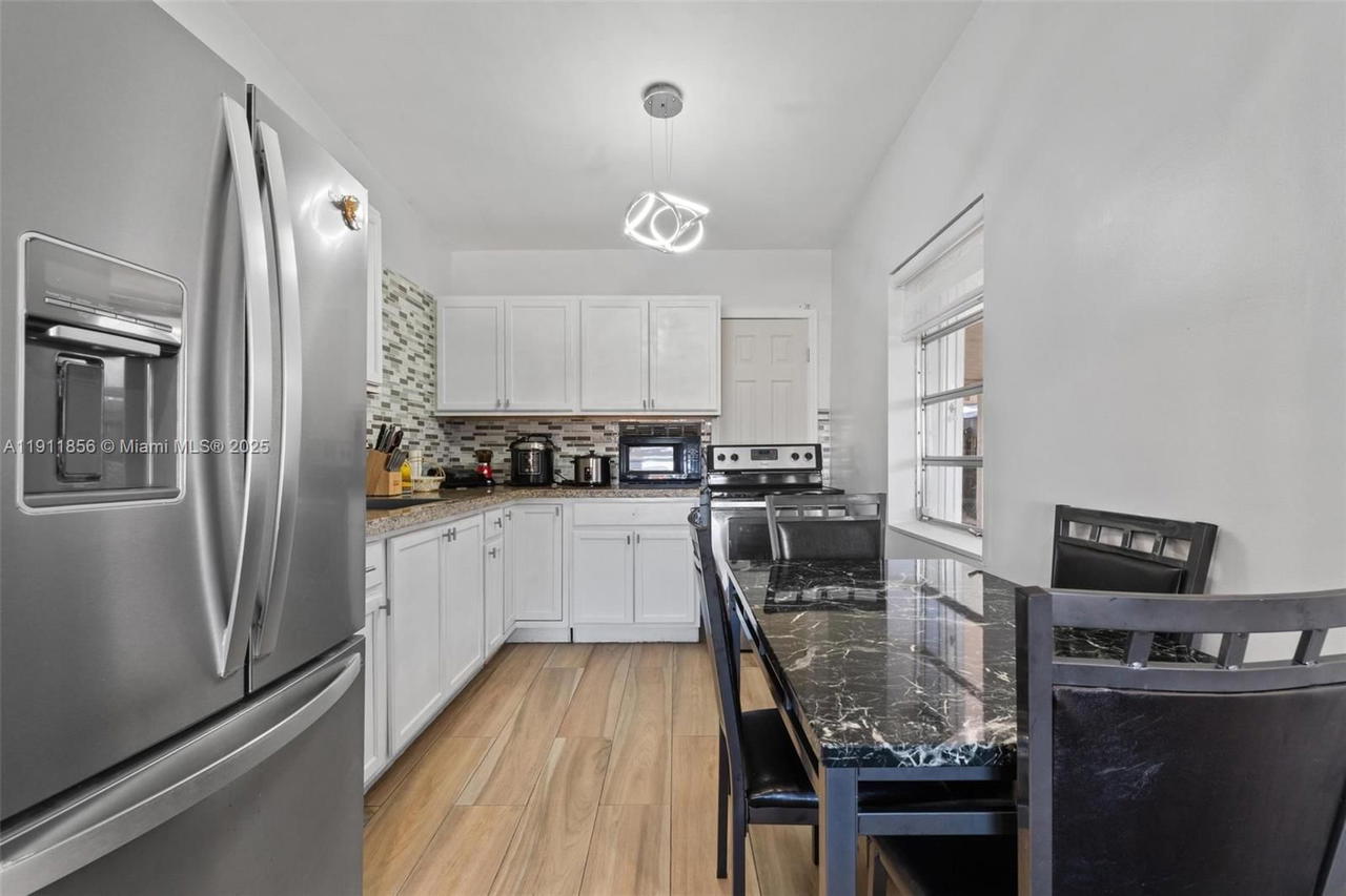 Real estate property located at 580 44th St, Miami-dade, Hialeah 16 Addn Amd & Rev, Hialeah, FL