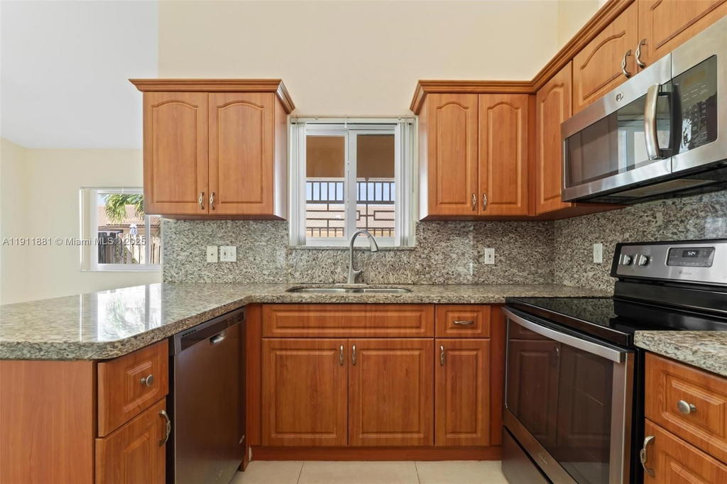Real estate property located at 8761 142nd St, Miami-dade, Colorama Estates, Miami Lakes, FL