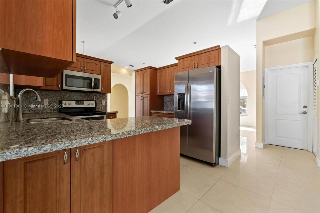 Real estate property located at 8761 142nd St, Miami-dade, Colorama Estates, Miami Lakes, FL