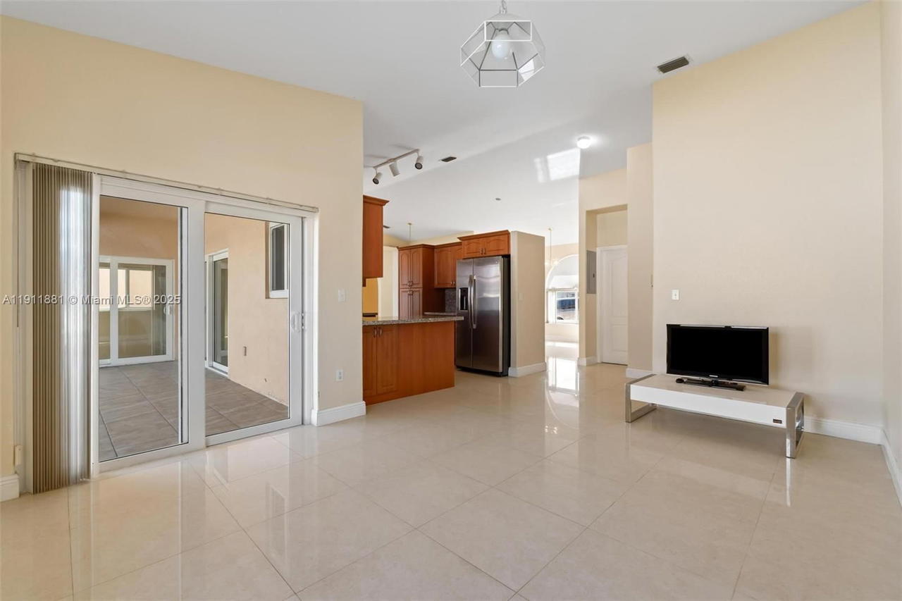 Real estate property located at 8761 142nd St, Miami-dade, Colorama Estates, Miami Lakes, FL