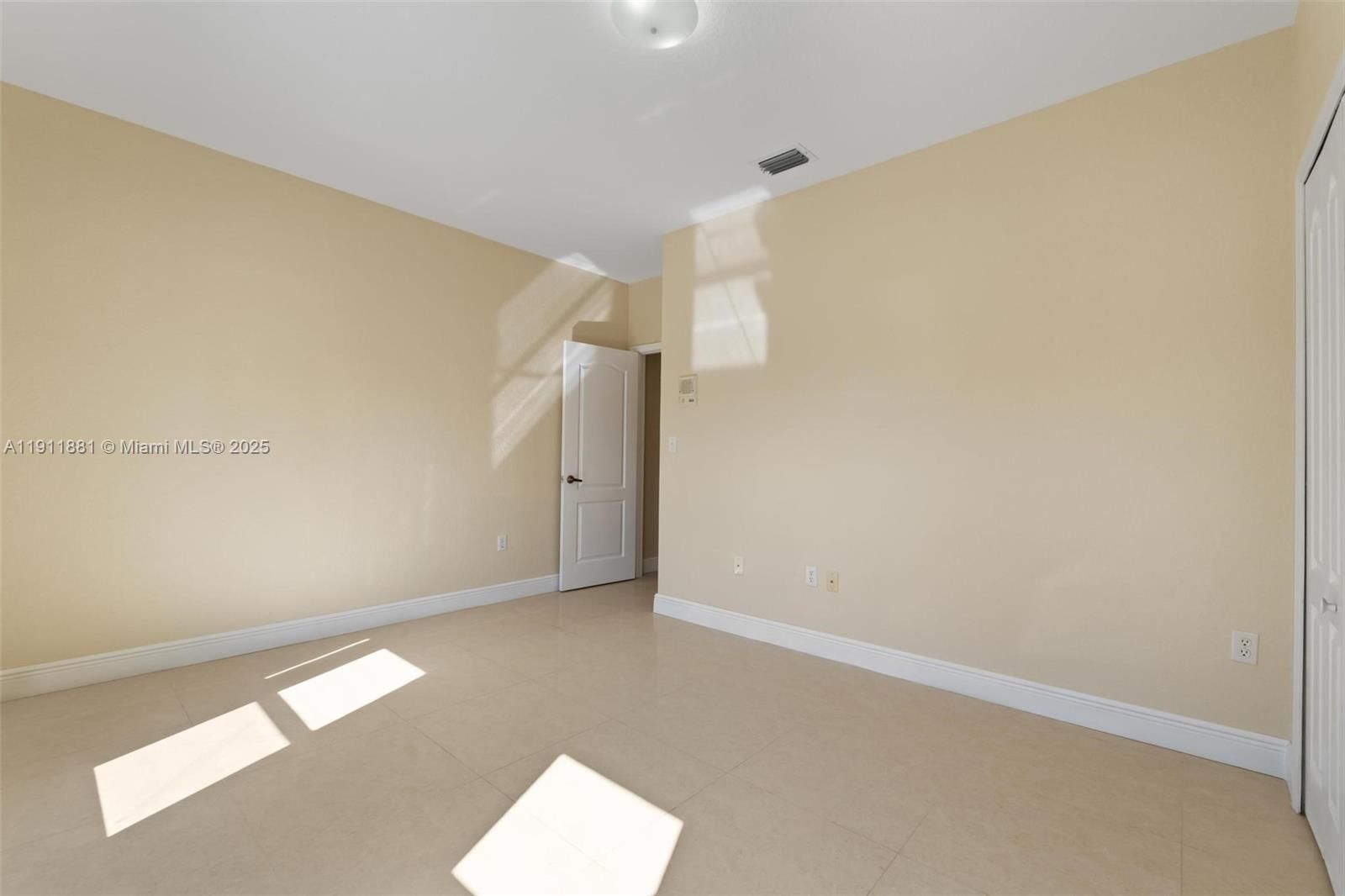 Real estate property located at 8761 142nd St, Miami-dade, Colorama Estates, Miami Lakes, FL