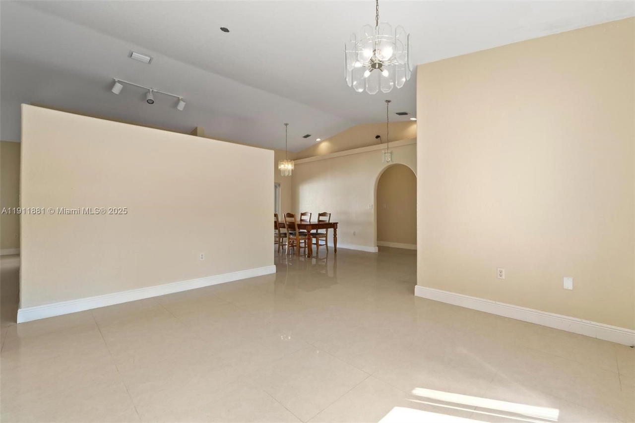 Real estate property located at 8761 142nd St, Miami-dade, Colorama Estates, Miami Lakes, FL
