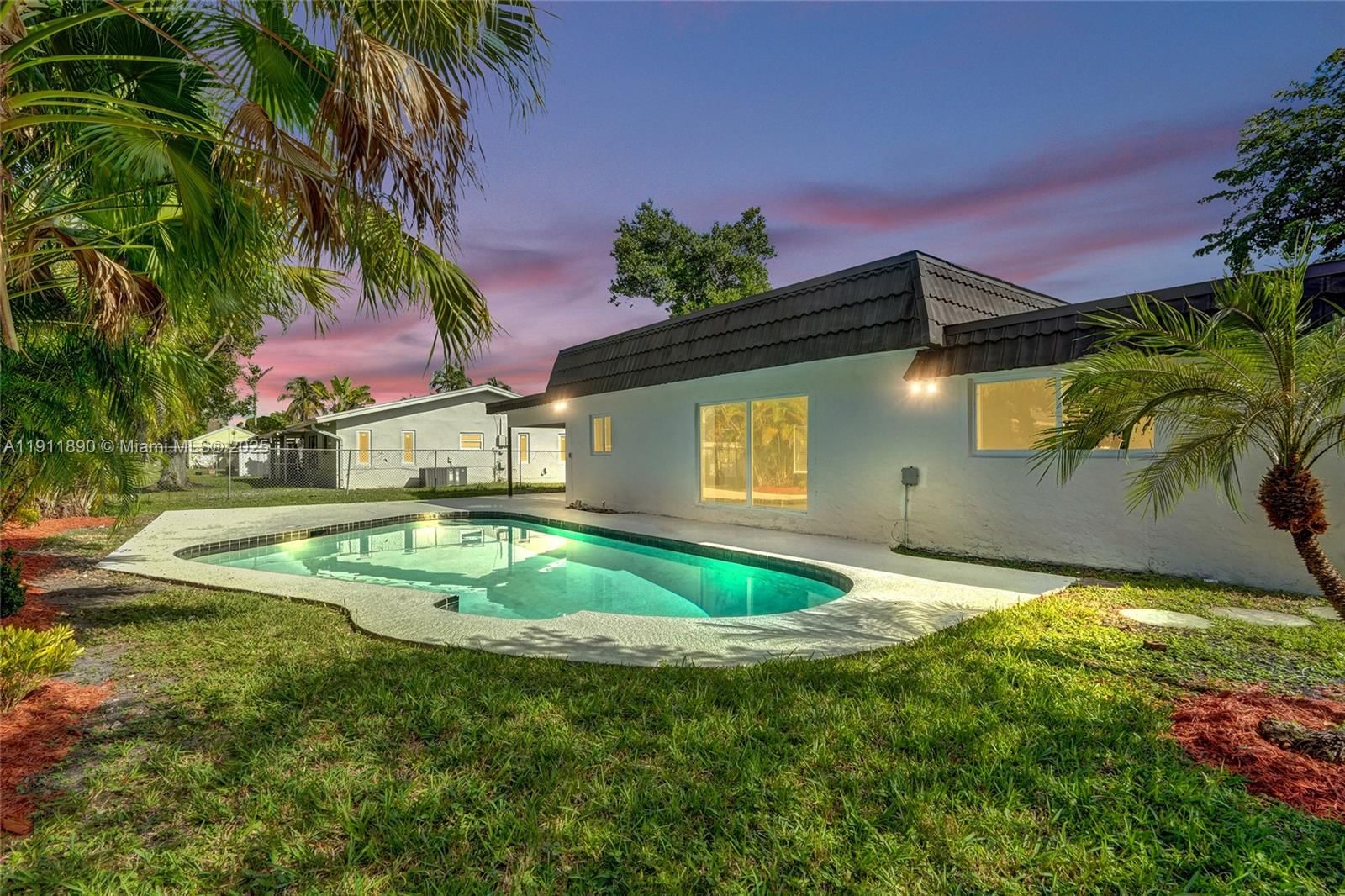 Real estate property located at 8109 71st Ave, Broward, Sunflower First Add, Tamarac, FL