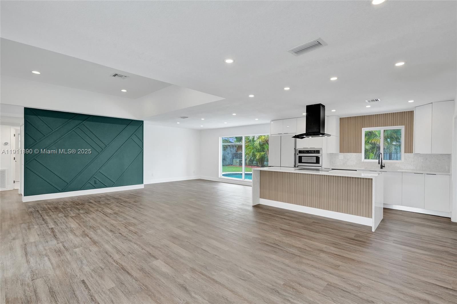 Real estate property located at 8109 71st Ave, Broward, Sunflower First Add, Tamarac, FL