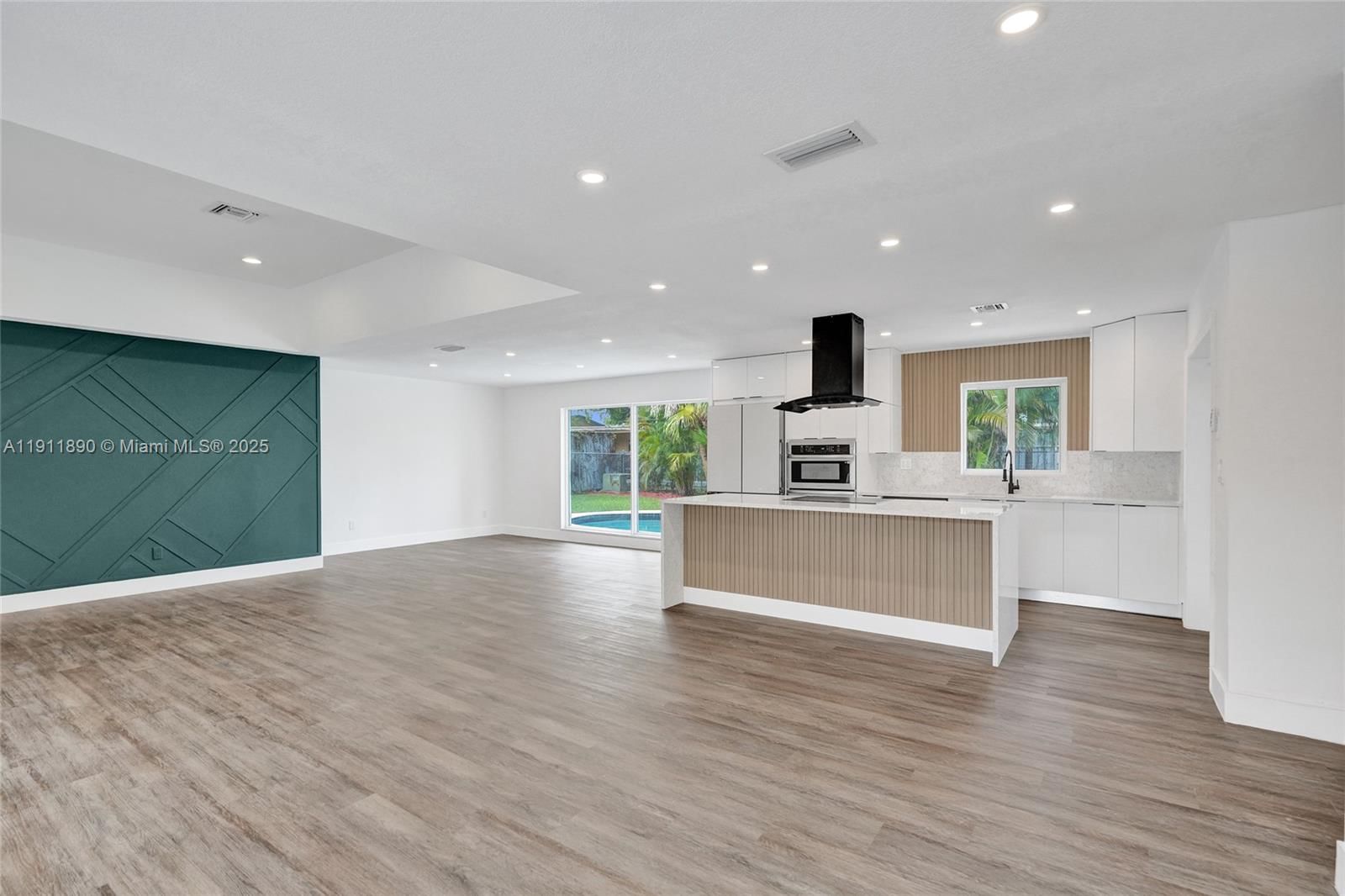 Real estate property located at 8109 71st Ave, Broward, Sunflower First Add, Tamarac, FL