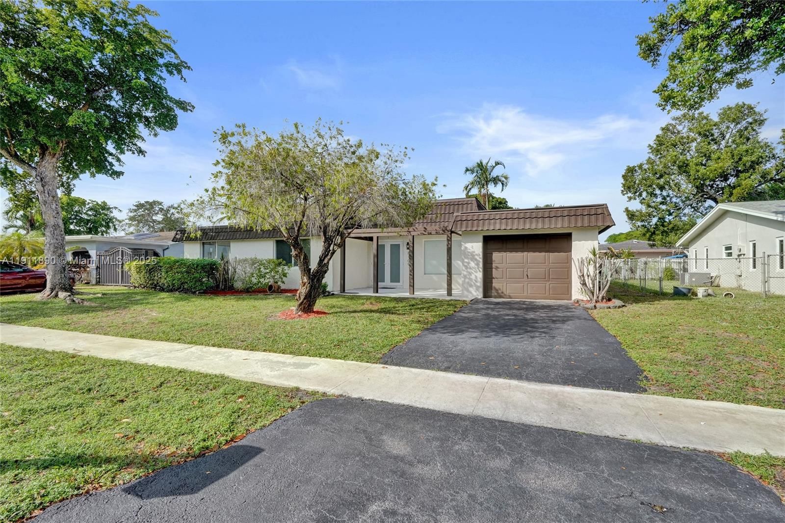 Real estate property located at 8109 71st Ave, Broward, Sunflower First Add, Tamarac, FL