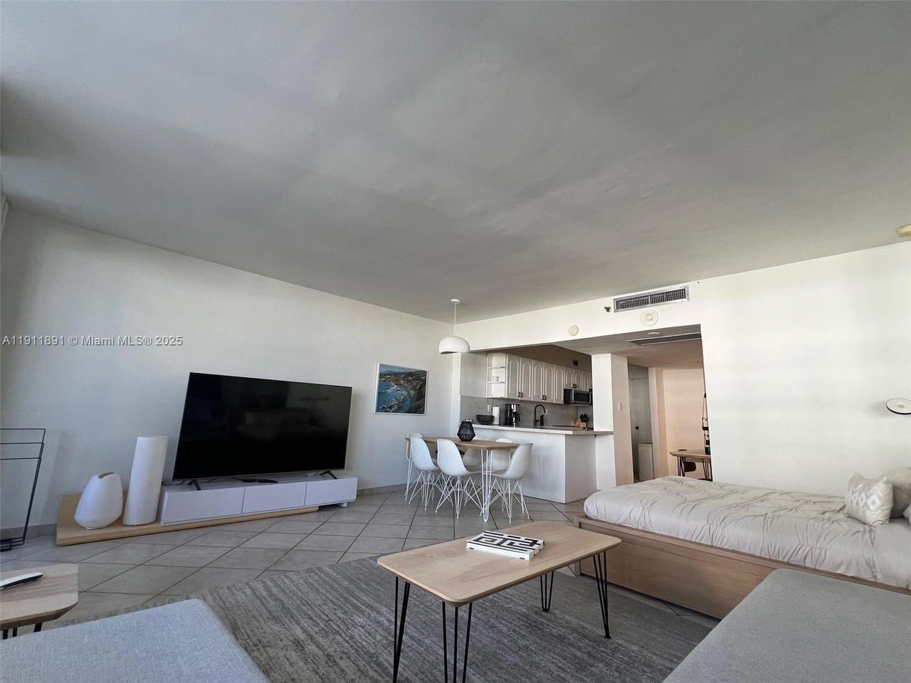 Real estate property located at 100 Lincoln Rd #604, Miami-dade, The Decoplage Condo, Miami Beach, FL