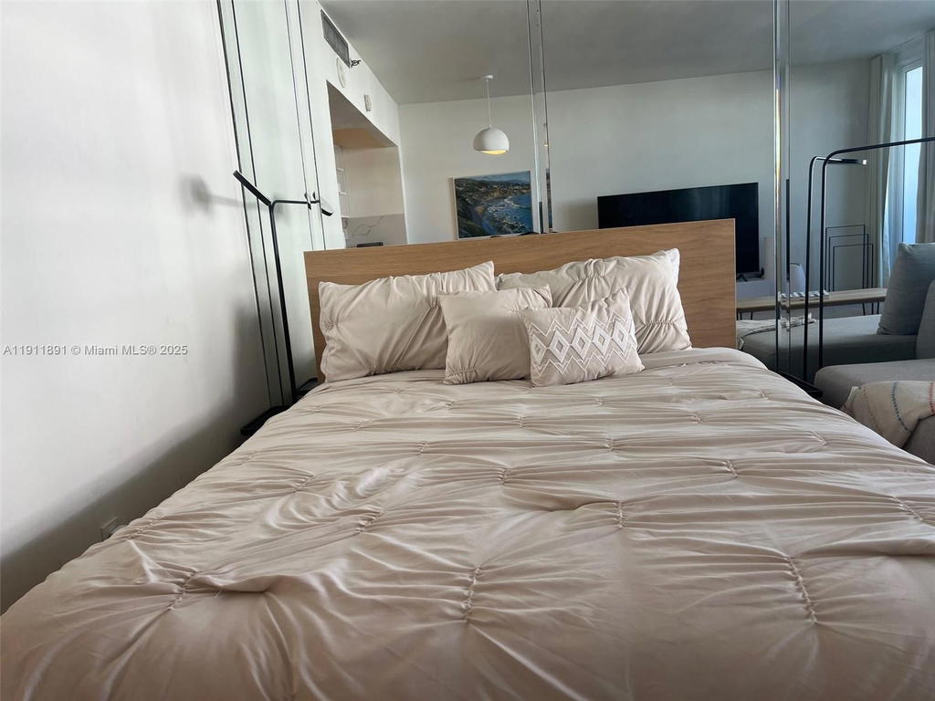 Real estate property located at 100 Lincoln Rd #604, Miami-dade, The Decoplage Condo, Miami Beach, FL