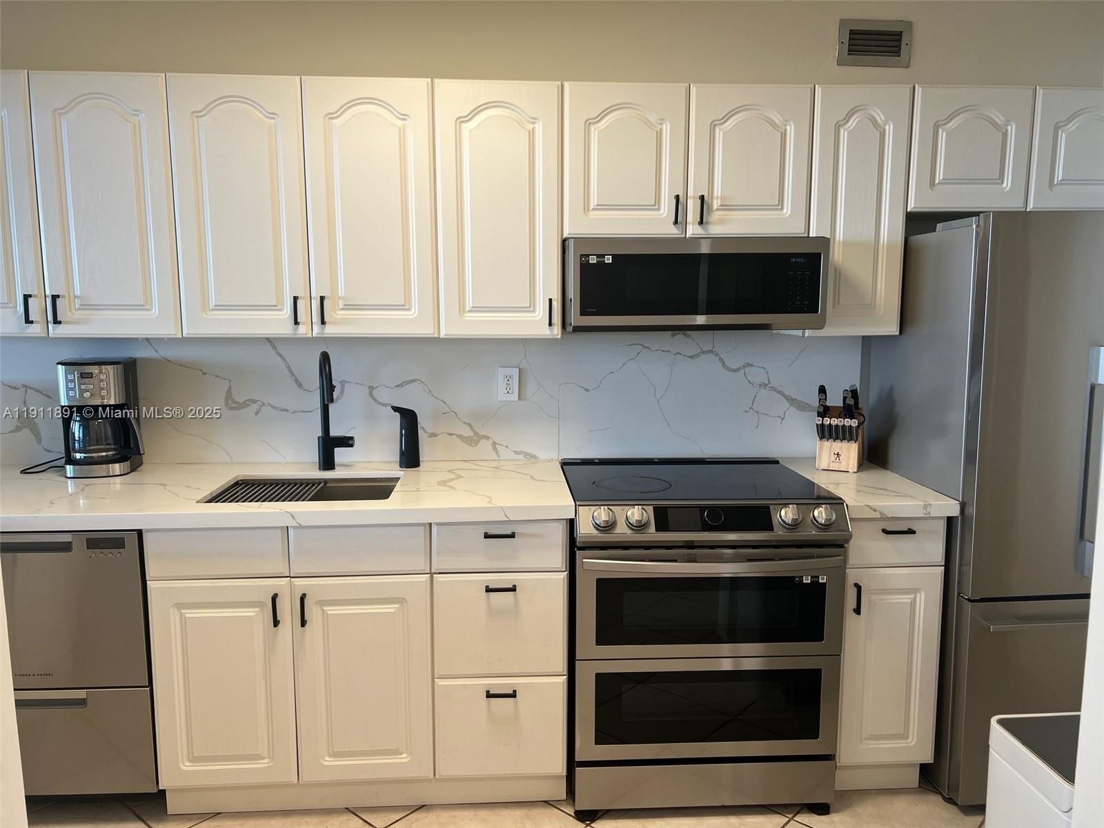 Real estate property located at 100 Lincoln Rd #604, Miami-dade, The Decoplage Condo, Miami Beach, FL