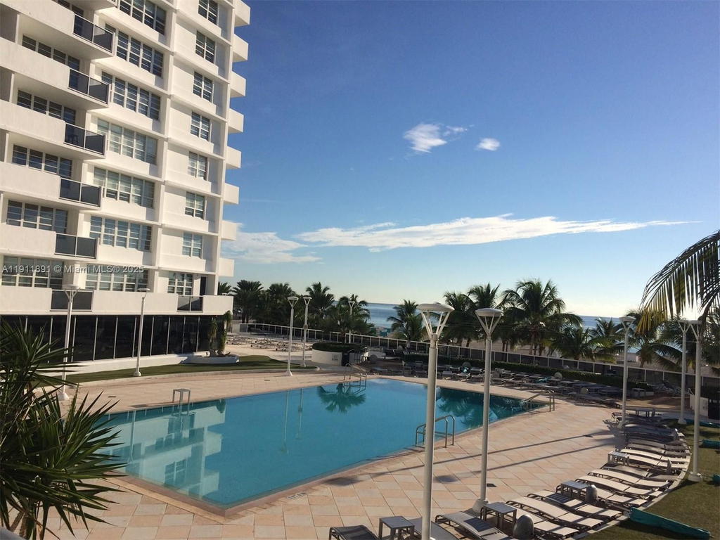 Real estate property located at 100 Lincoln Rd #604, Miami-dade, The Decoplage Condo, Miami Beach, FL