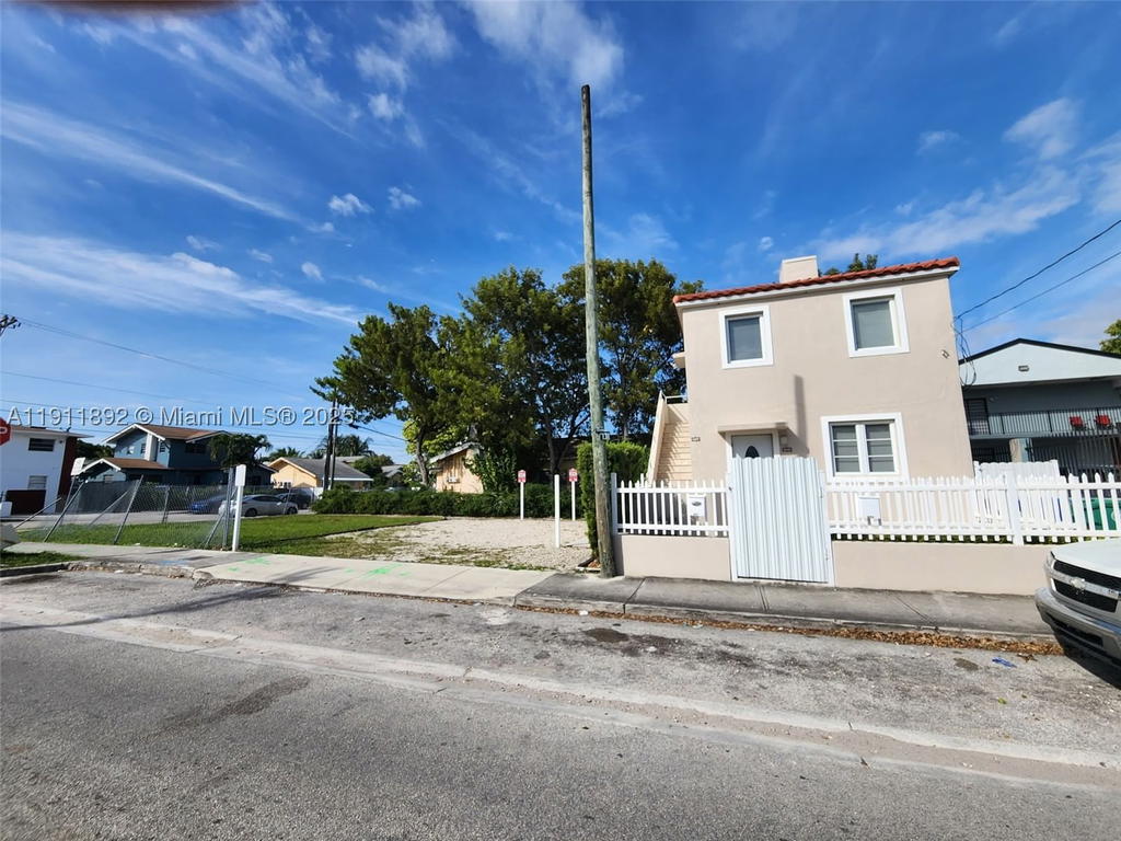 Real estate property located at 243 10th Ave, Miami-dade, Lawrence Estate East Addn, Miami, FL