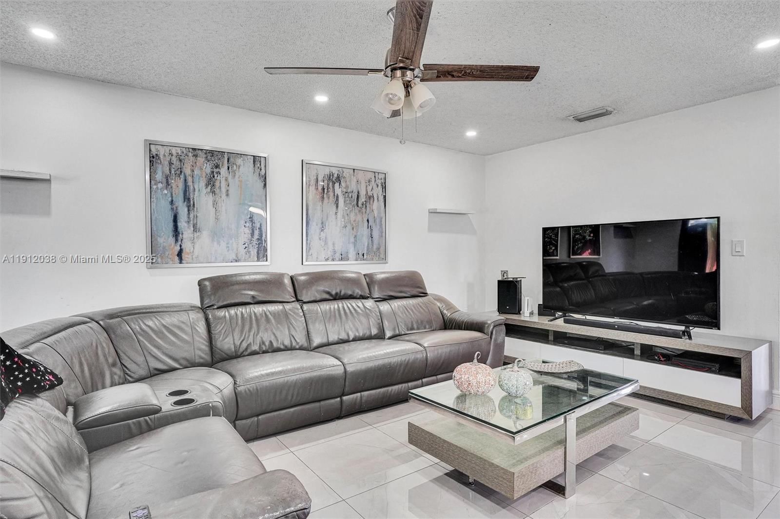 Real estate property located at 6501 136th Ct, Miami-dade, Arborgate Kendall Lk E Co, Miami, FL