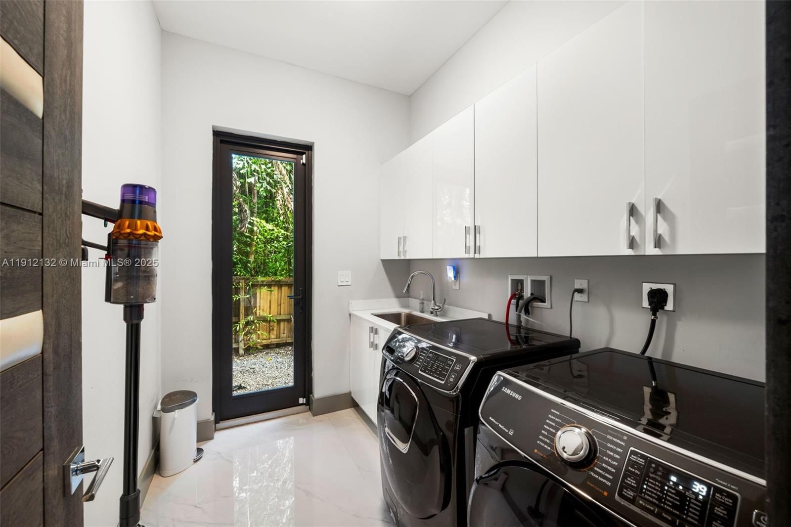 Real estate property located at 4185 Ventura Ave, Miami-dade, South Grove, Coconut Grove, FL