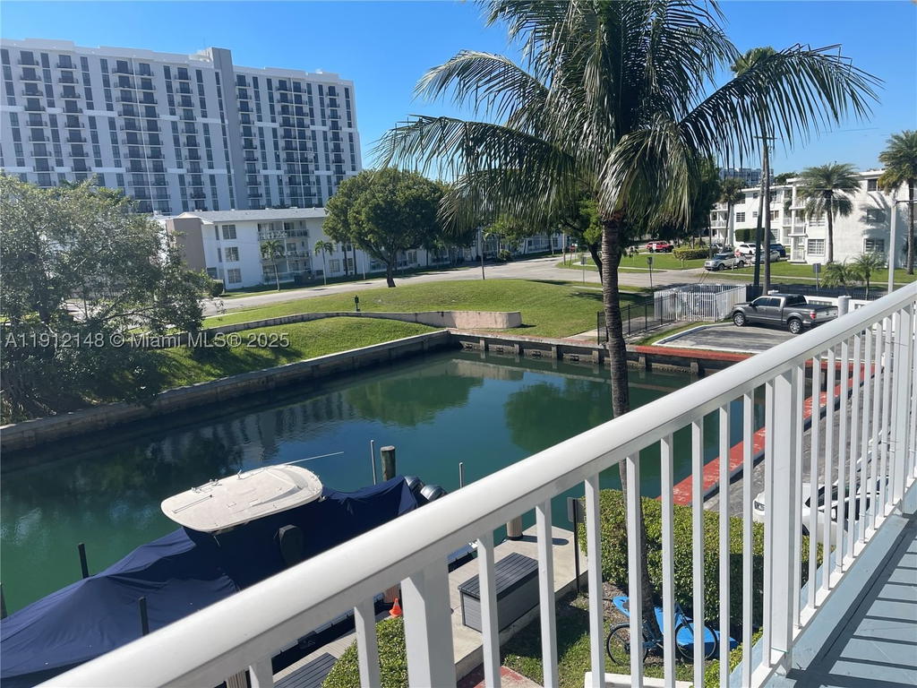 Real estate property located at 1650 115th St #311, Miami-dade, Cricket Clubhouse Condo, Miami, FL