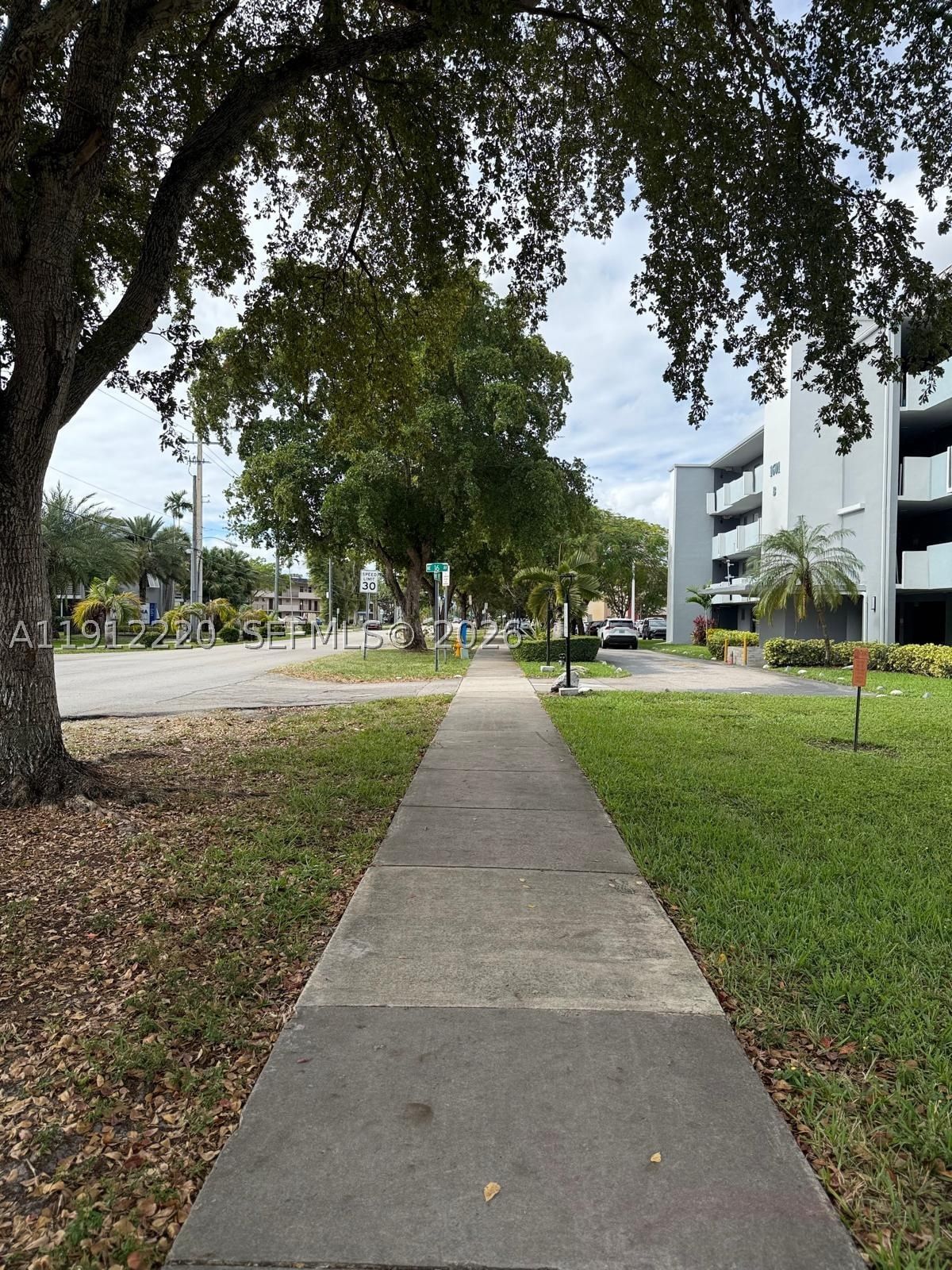 Real estate property located at 1301 191st St F110, Miami-dade, Rolling Green Condo F, Miami, FL