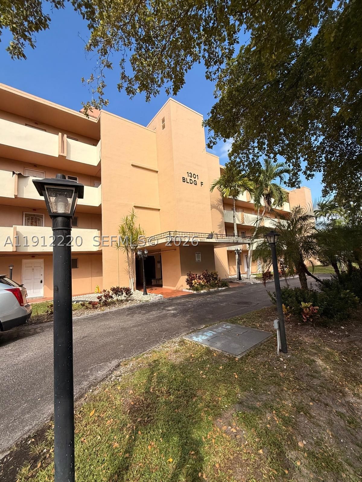 Real estate property located at 1301 191st St F110, Miami-dade, Rolling Green Condo F, Miami, FL
