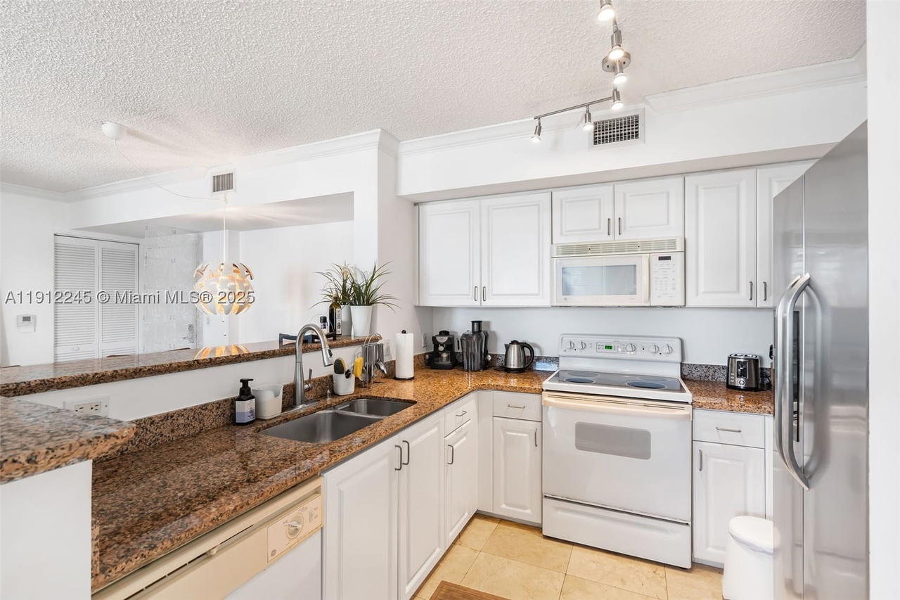 Real estate property located at 1155 BRICKELL BAY DR #2708, Miami-dade, The Mark On Brickell, Miami, FL