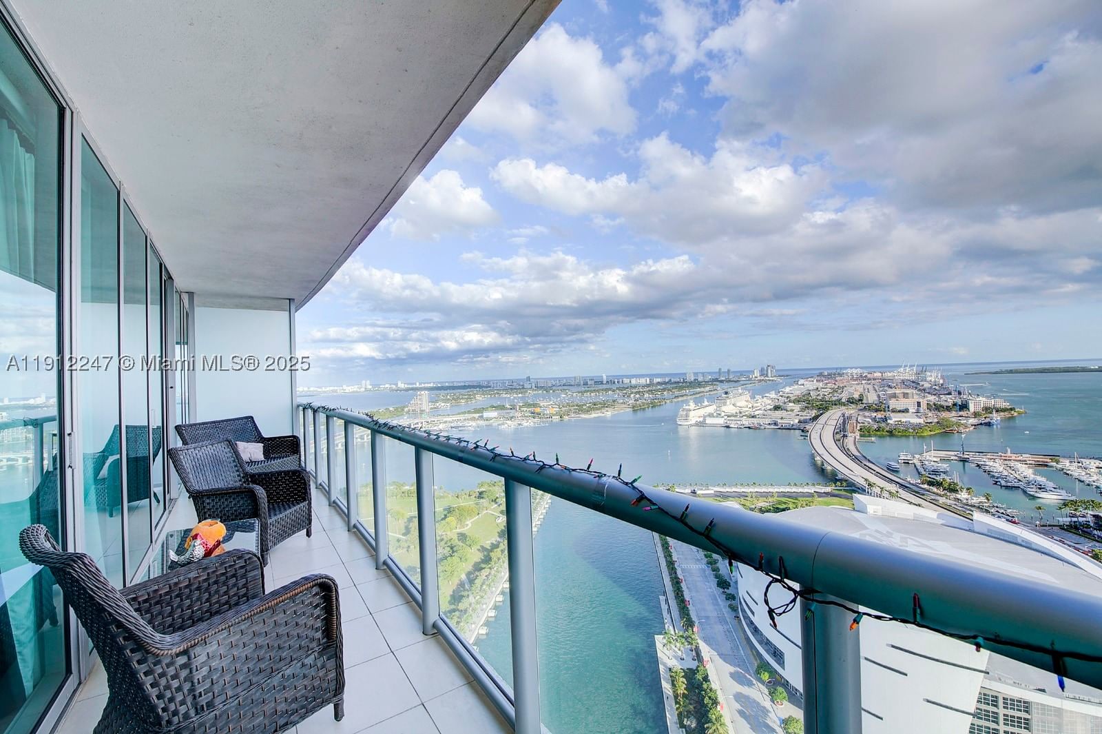 Real estate property located at 888 Biscayne Blvd #4007, Miami-dade, Marina Blue Condo, Miami, FL