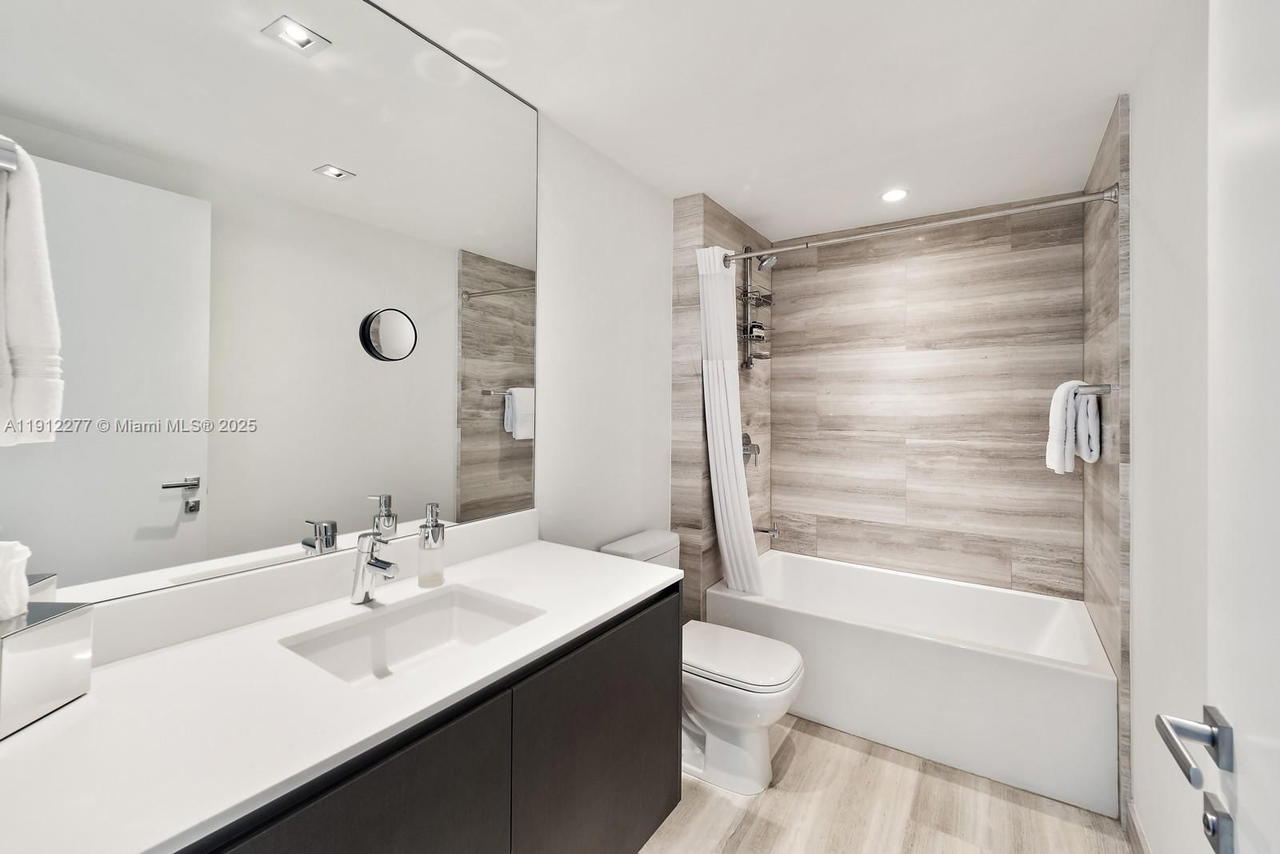 Real estate property located at 1451 Brickell Ave #2405, Miami-dade, Echo Brickell Condo, Miami, FL