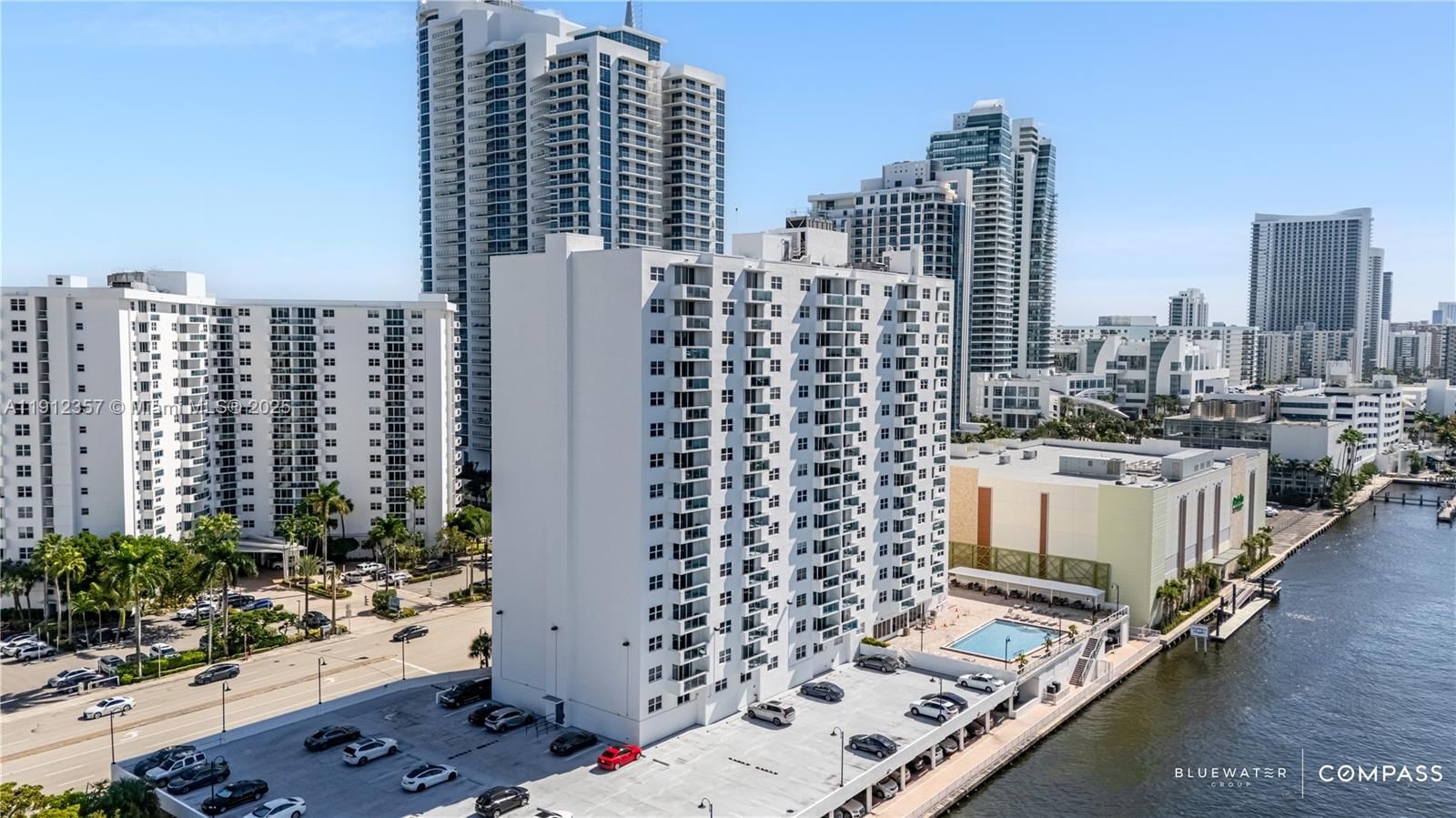 Real estate property located at 3000 Ocean Dr #712, Broward, Residences On Hollywood B, Hollywood, FL
