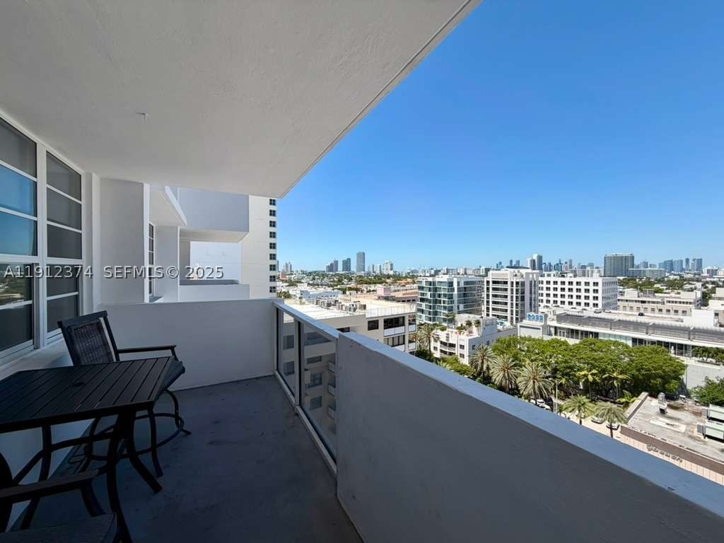Real estate property located at 100 Lincoln Rd #1220, Miami-dade, The Decoplage Condo, Miami Beach, FL