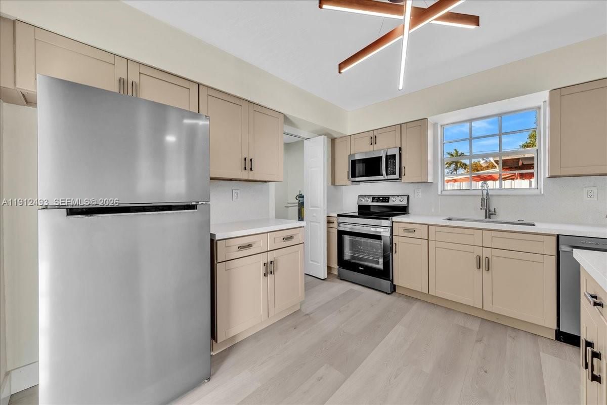 Real estate property located at 18200 9th Ave, Miami-dade, Scott Lake Manor Sec 2, Miami Gardens, FL
