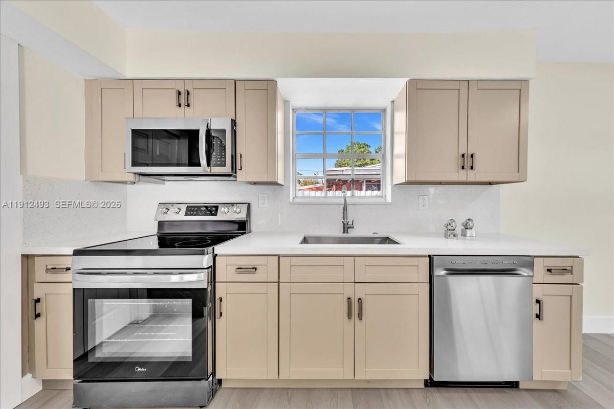 Real estate property located at 18200 9th Ave, Miami-dade, Scott Lake Manor Sec 2, Miami Gardens, FL